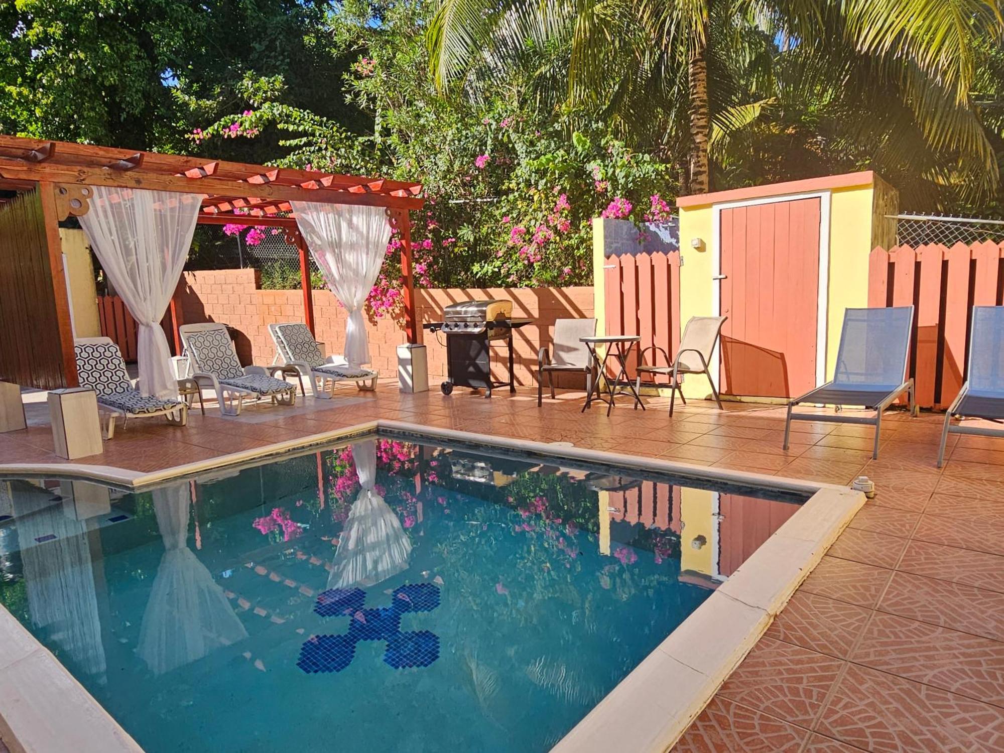 Royal Escape - 1 Hotel Anse La Raye Buitenkant foto